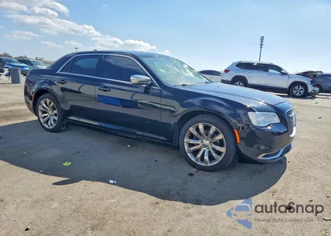 2018 Chrysler 300 Touring z USA, uszkodzony, nr VIN 2C3CCAAG9JH191134
